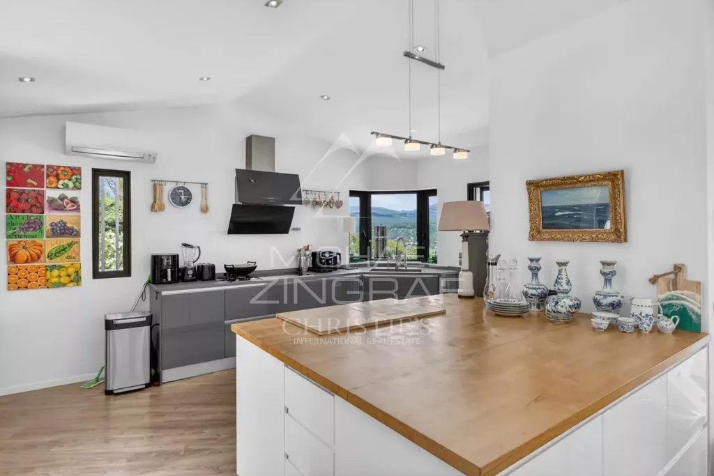 Cuisine - Villa Contemporaine avec Vue Panoramique à Fayence