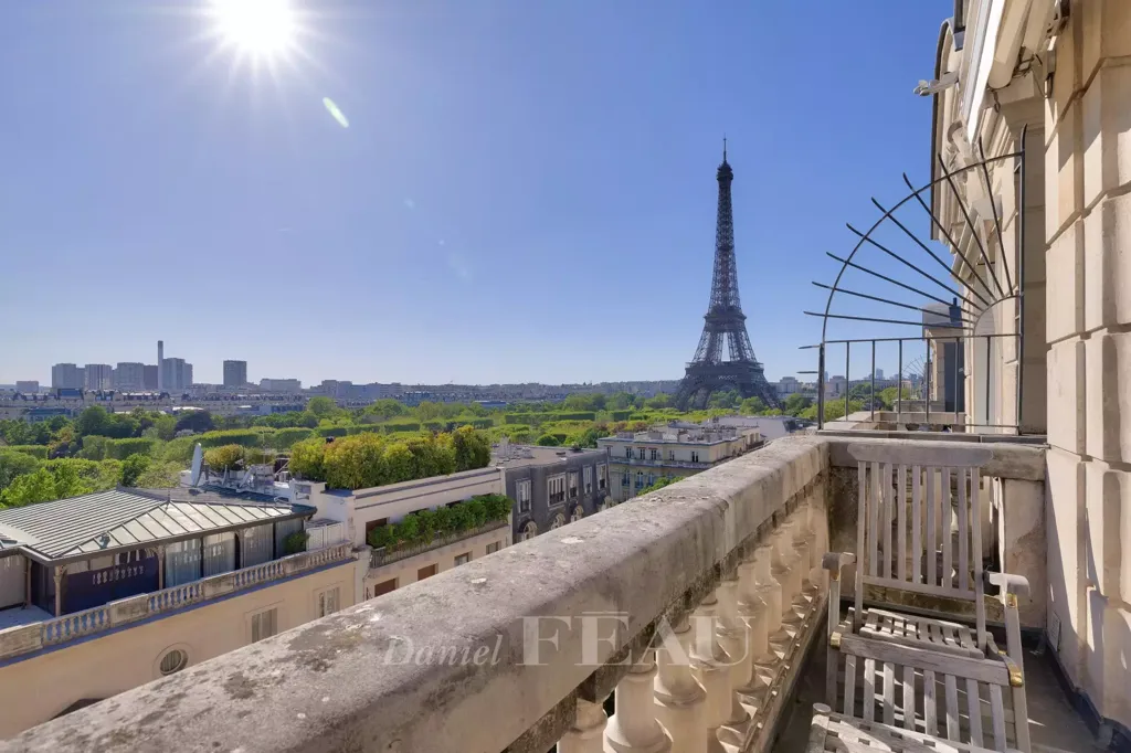 Balcony - Luxury Duplex with Balcony Views near Eiffel Tower