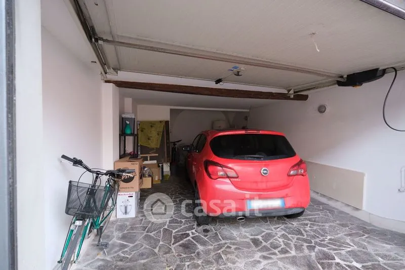 Garage - Fully Furnished Apartment in Este Centre