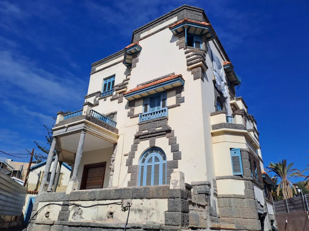 Välivaade - Historic Chalet with Pool in Ciudad Jardín