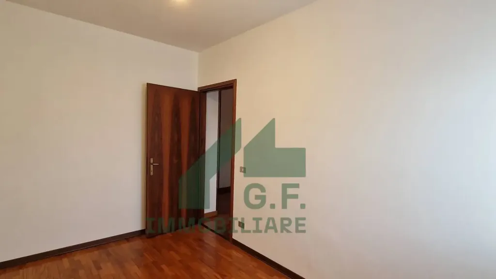 Pièces - Apartment with Terrace in Lanzago Centre