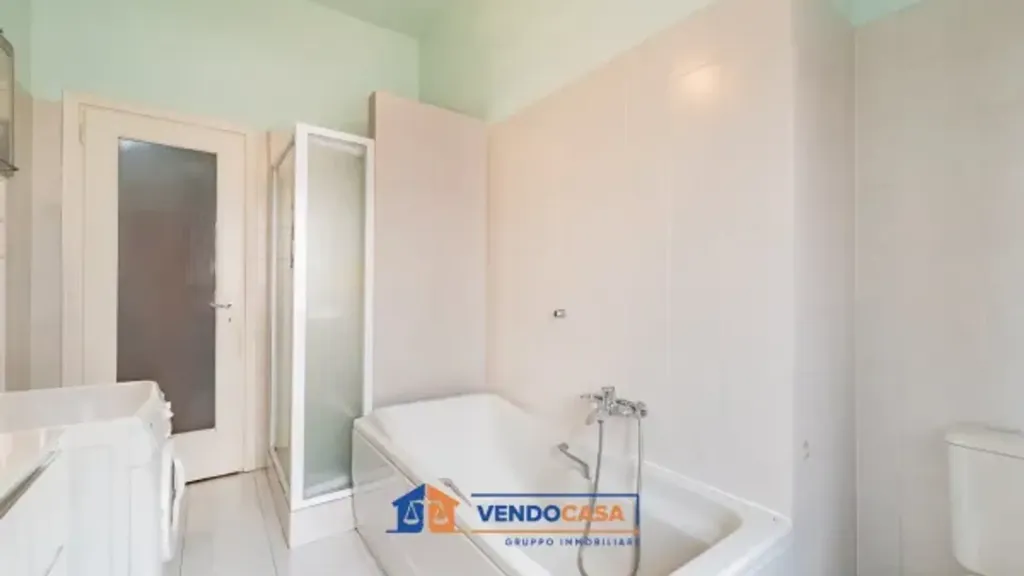 Salles de bain - Apartment with Balcony in Cuneo