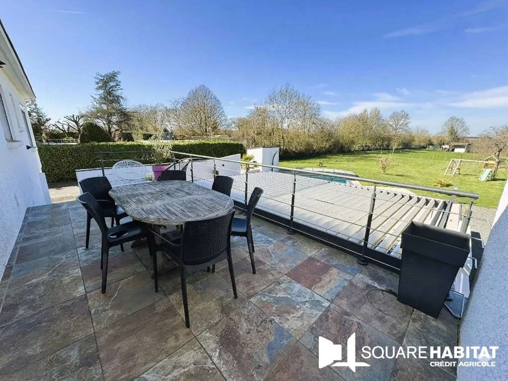 Terrasse - Pavillon Familial avec Piscine à Cholet