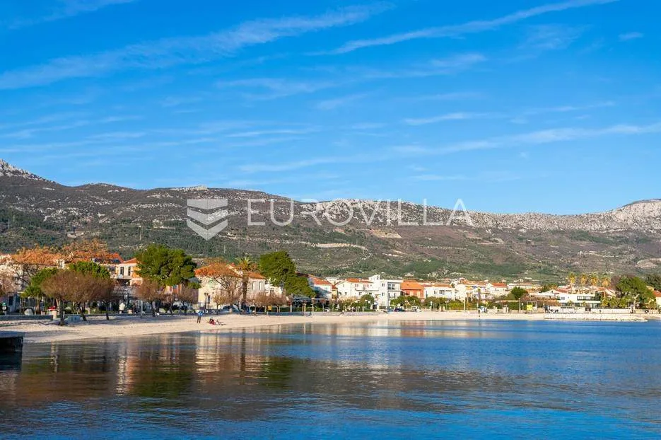 Two-Bedroom Apartment with Balcony in Kaštel Stari