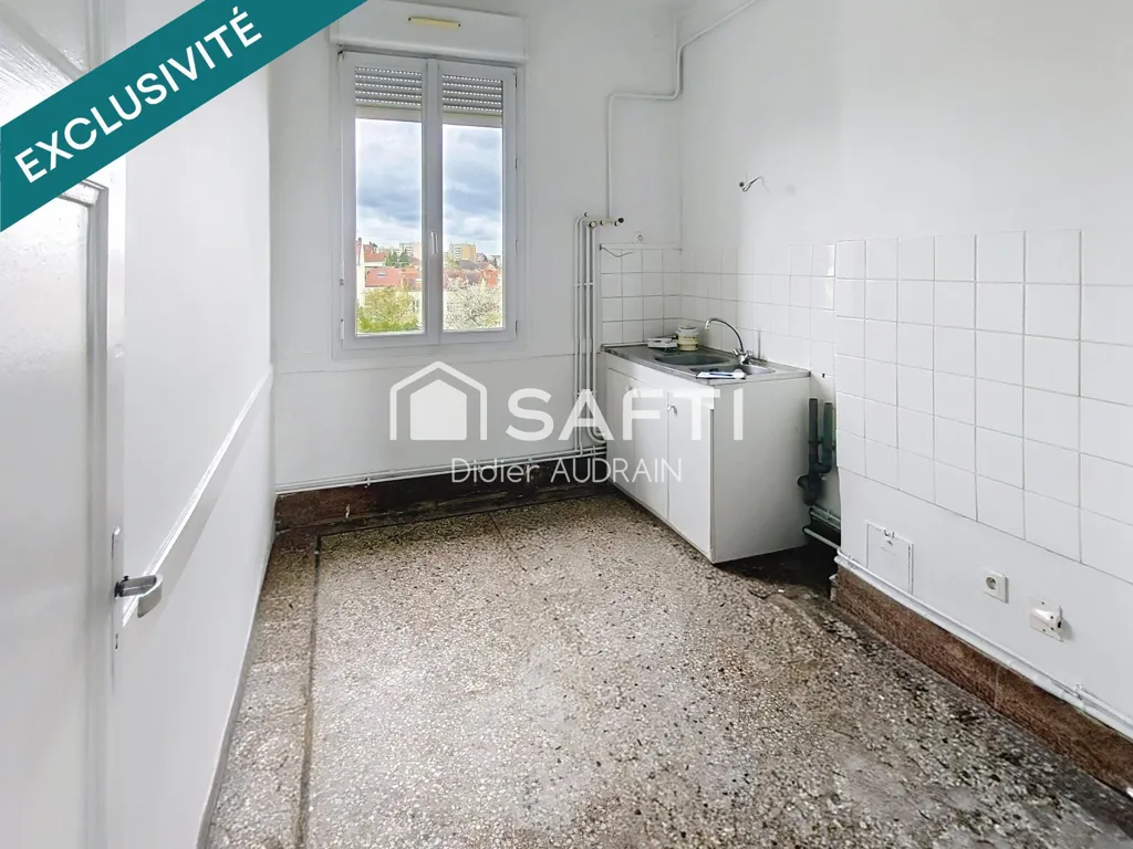 Köök - Bright Apartment with Marble Fireplace in Montluçon