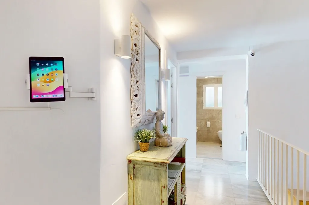 Entrée - Beachfront Duplex with Private Pool in Estepona