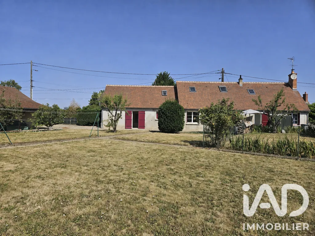 Aed - Longère with Two Houses in Chemilly