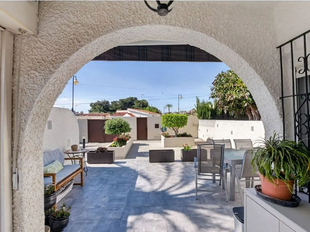 Terrass - Chalet with Pool on Avenida Las Alondras