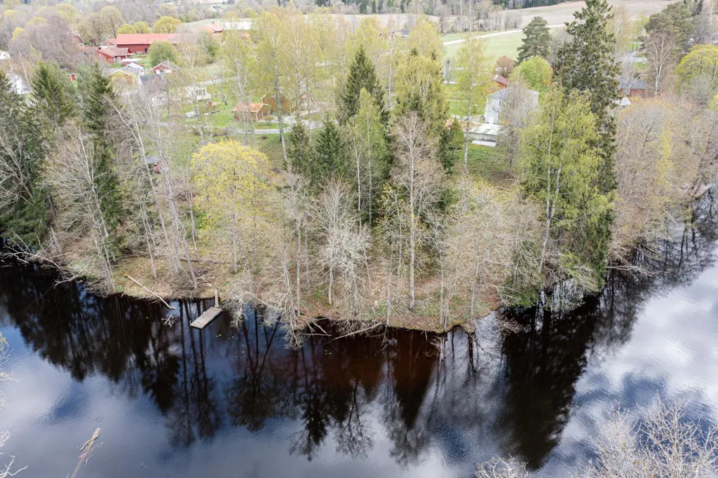 Buildable Plot with Riverfront in Skinnskatteberg