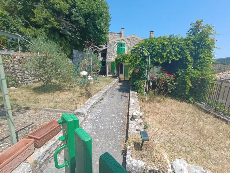 Garden - Rustic Village House with Garden in Monieux