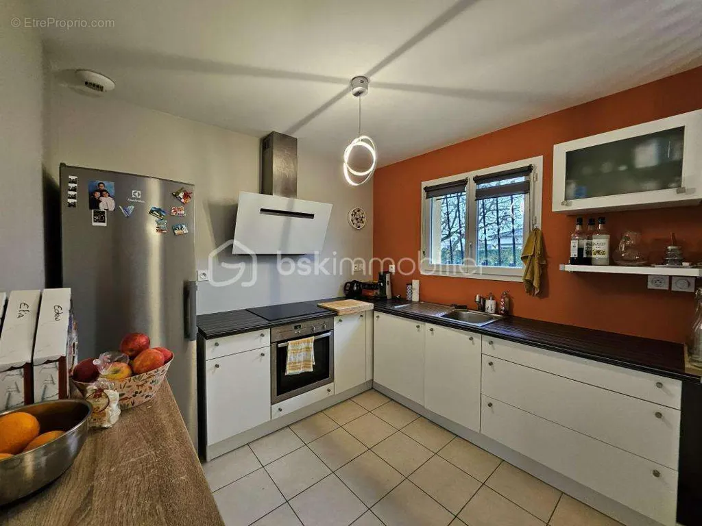 Cuisine - Maison Familiale avec Grand Terrain à Caudecoste
