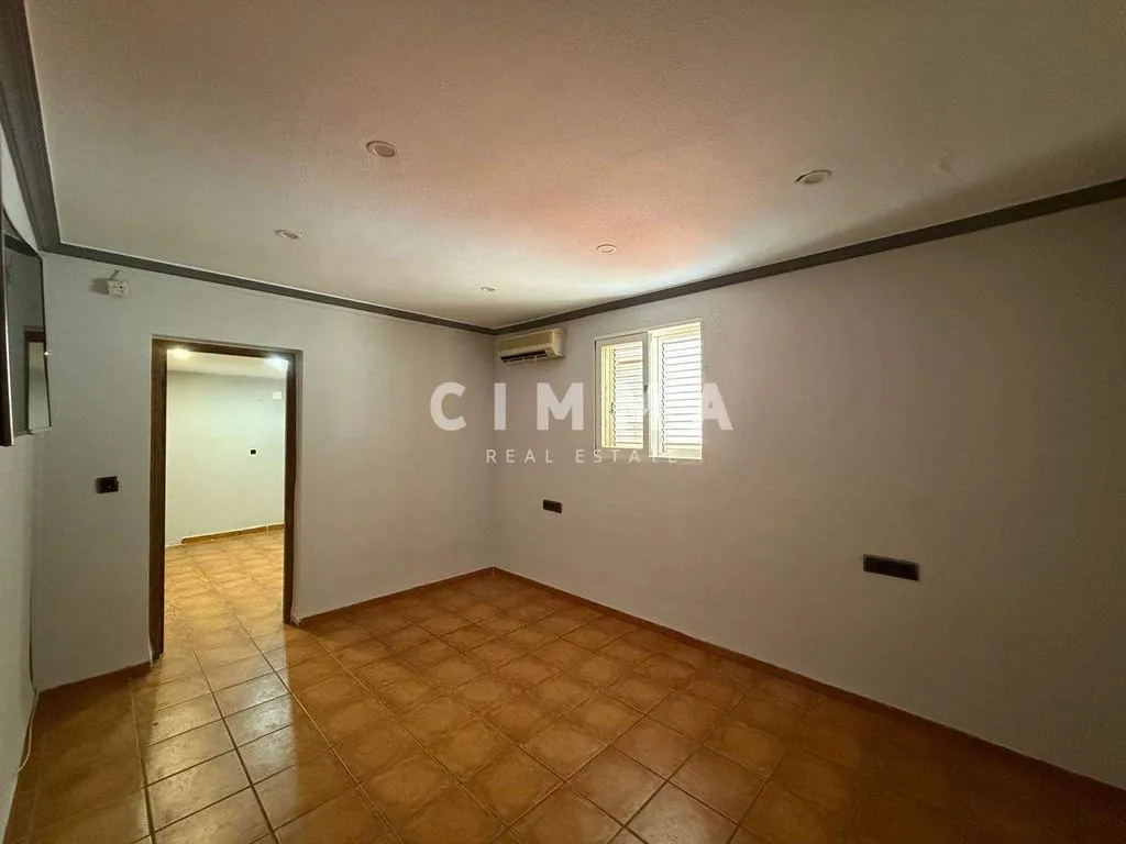 Toad - Five-Bedroom Chalet with Large Plot in La Nucía