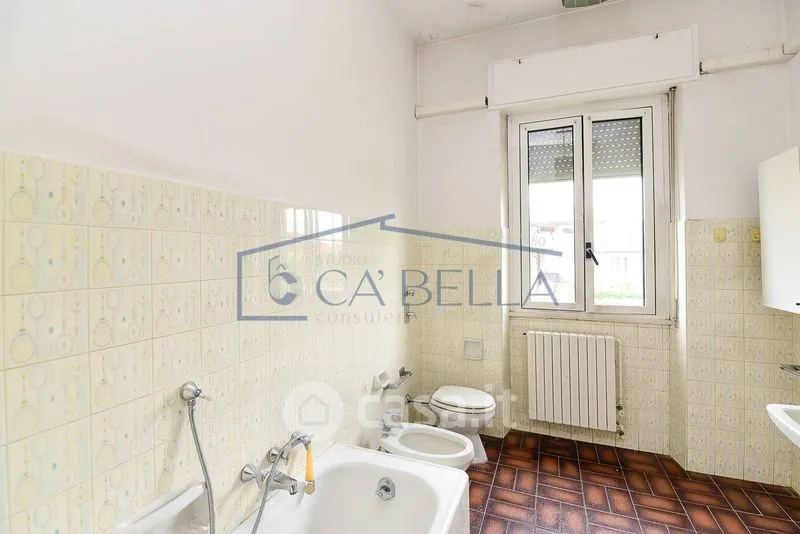 Salles de bain - Villa with Private Garden in Limbiate