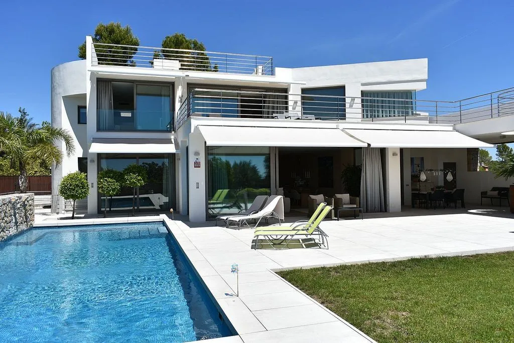 Piscine - Chalet with Pool and Terrace in Bonmont