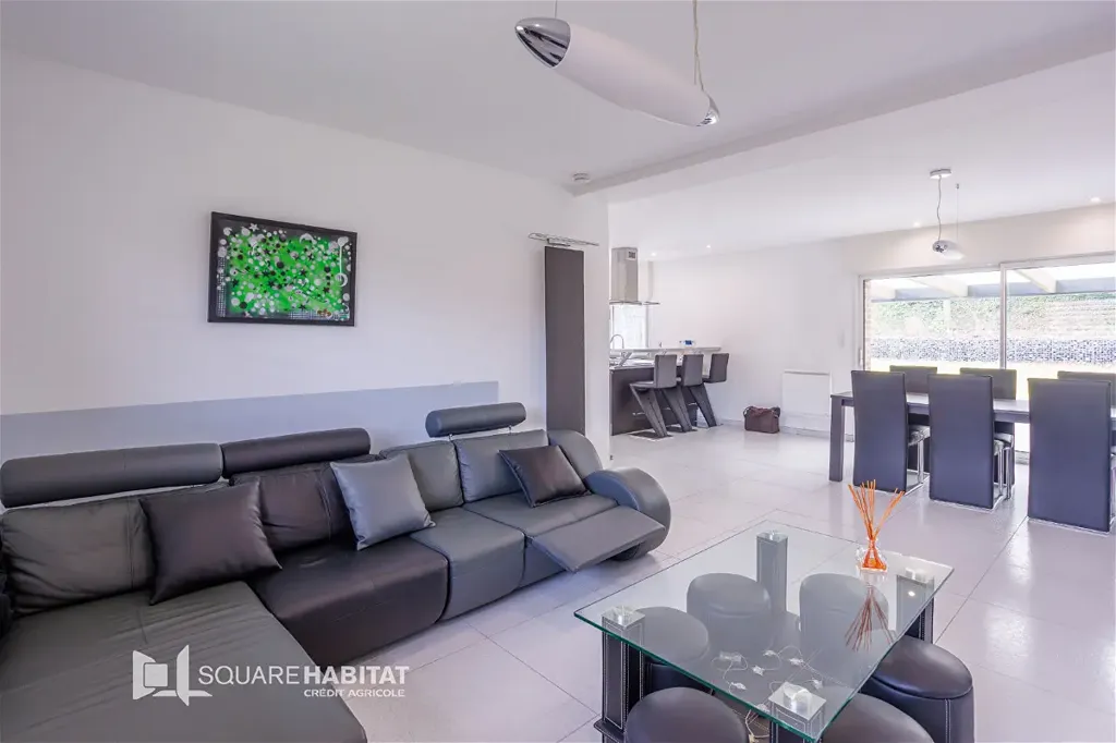 8-room house in Artres
