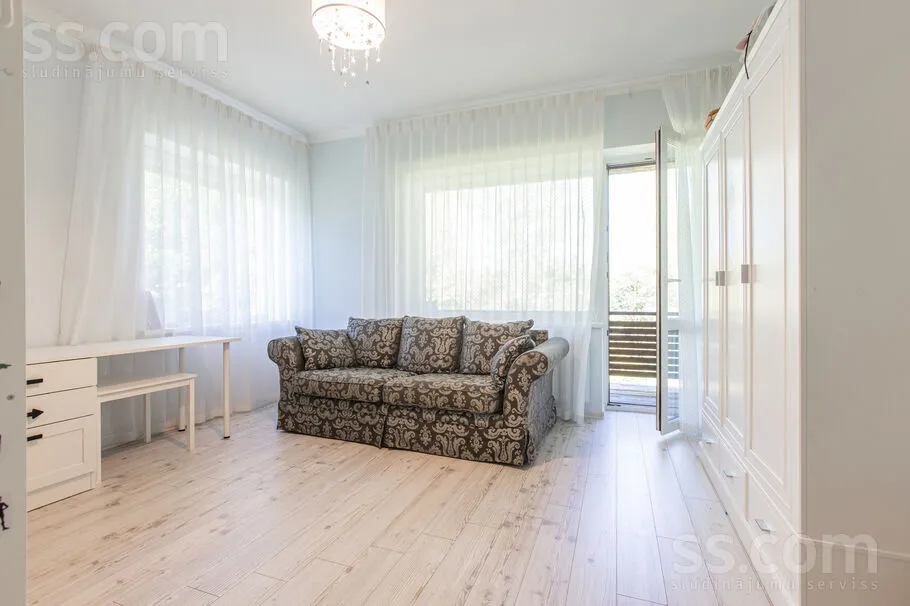 Magamistoad - 3-Bedroom Apartment with Balcony in Spilve