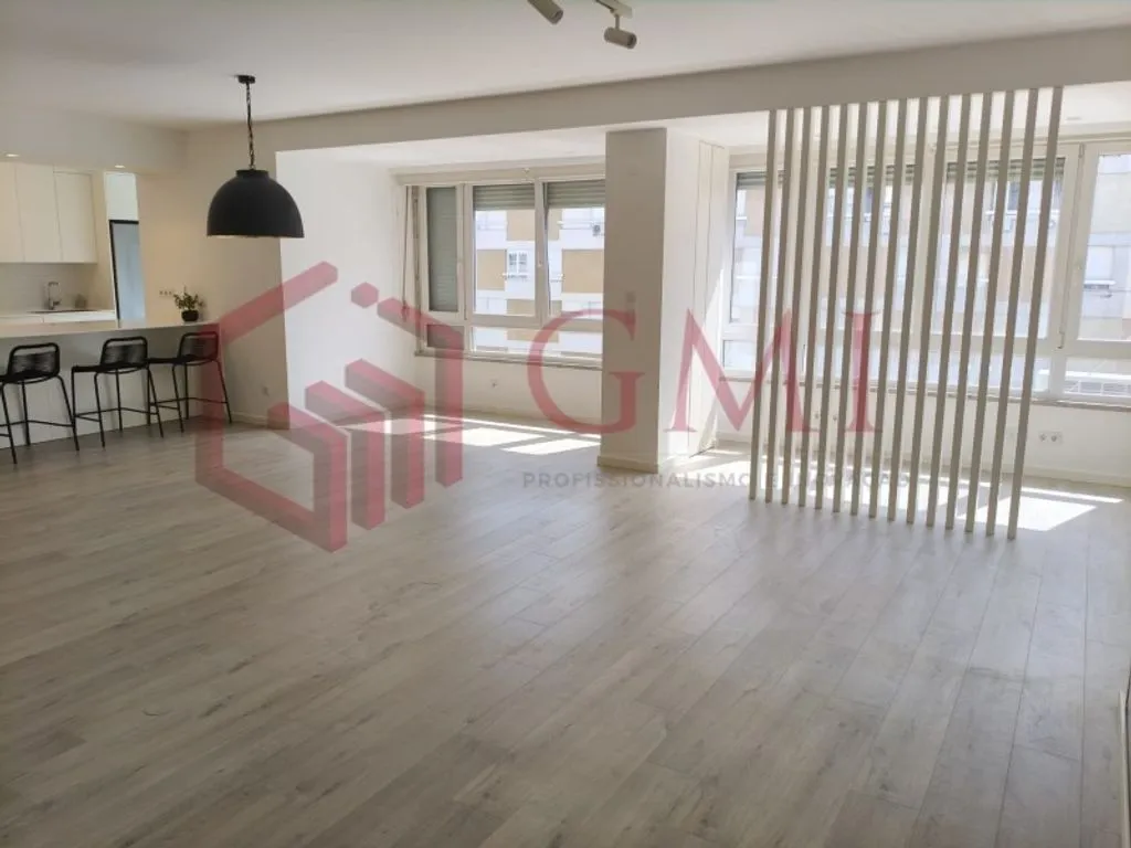 Séjour - Luxury Flat with Private Box in Loures