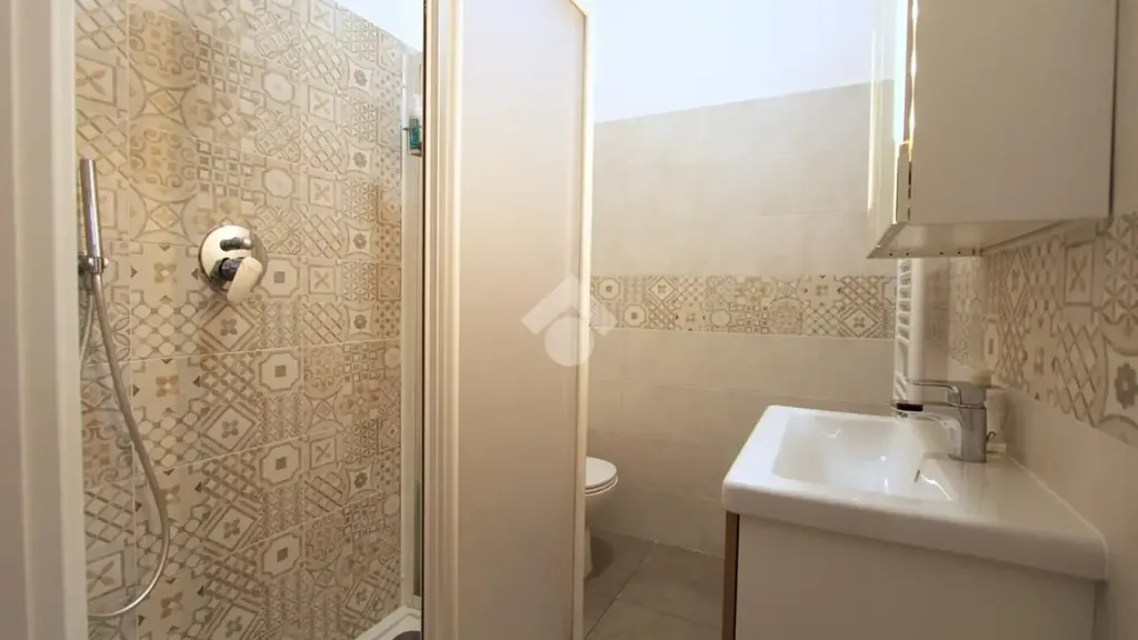Bathrooms - Rustic Detached House with Garden in Bareggio