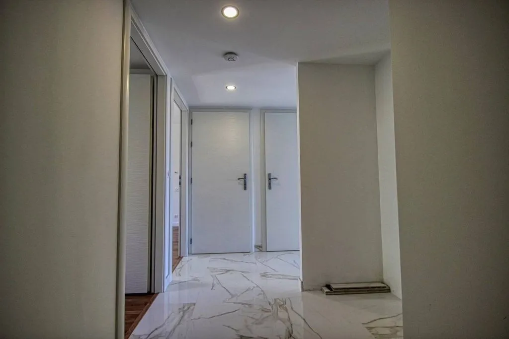 hallway_entrance