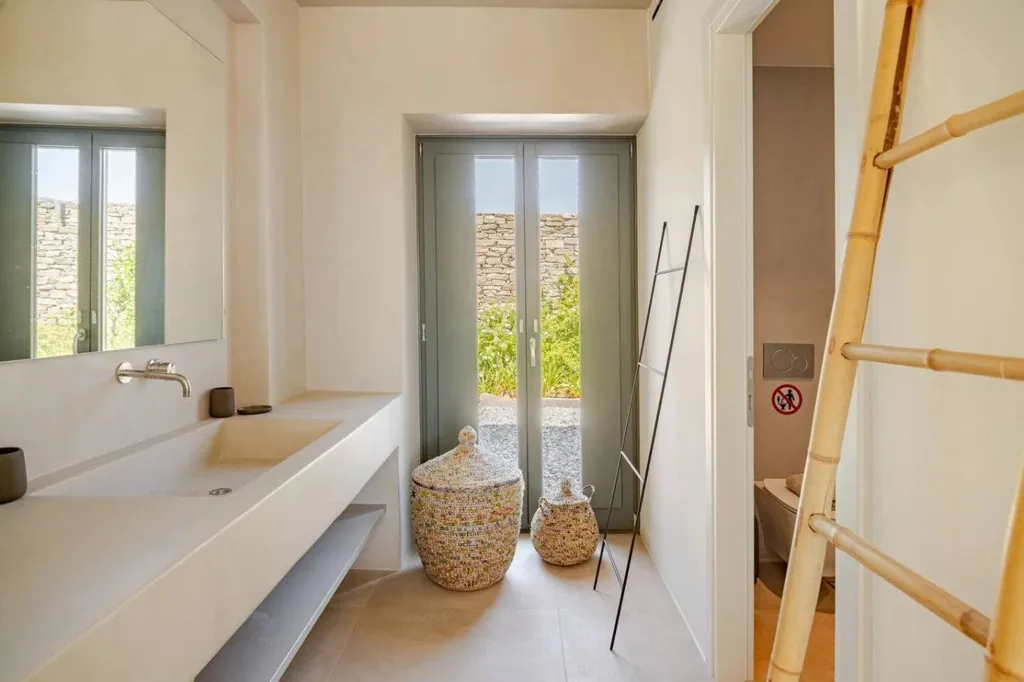Salles de bain - Contemporary Cycladic House with Pool in Paros