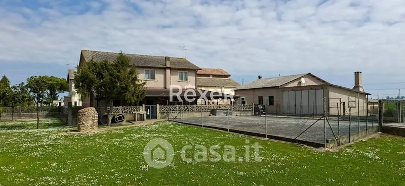 Välivaade - Independent House with Workshop in Taglio di Po