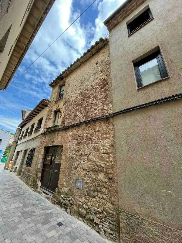 Välivaade - Stone Semi-detached House with Garden in Moià