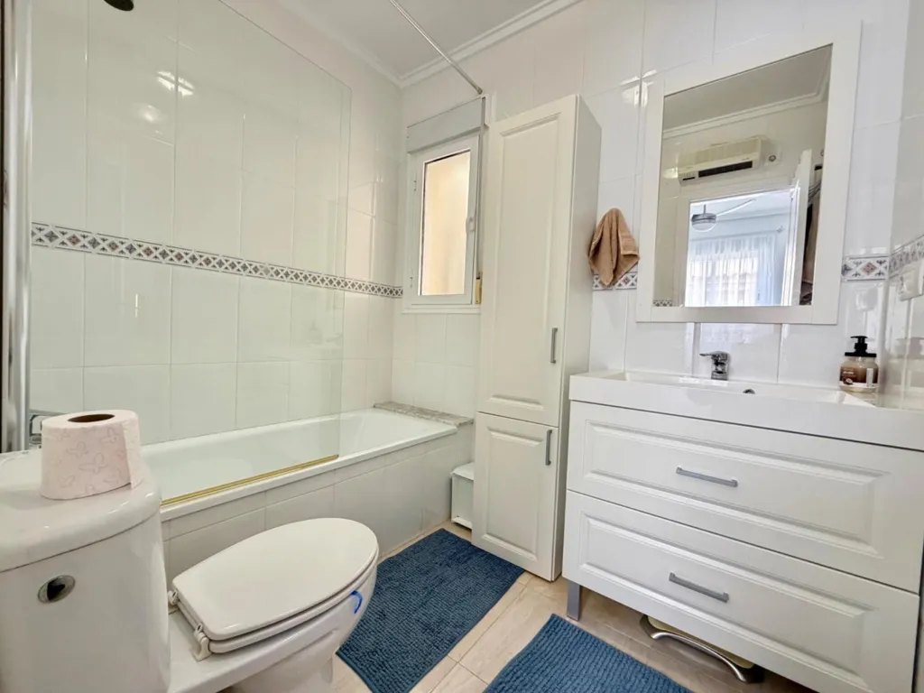 Salles de bain - Renovated Adjoined House with Pool in Ciudad Quesada