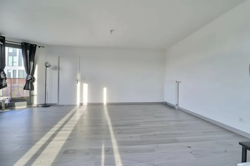Séjour - Appartement 4 Pièces avec Vue Tour Eiffel à Saint-Denis