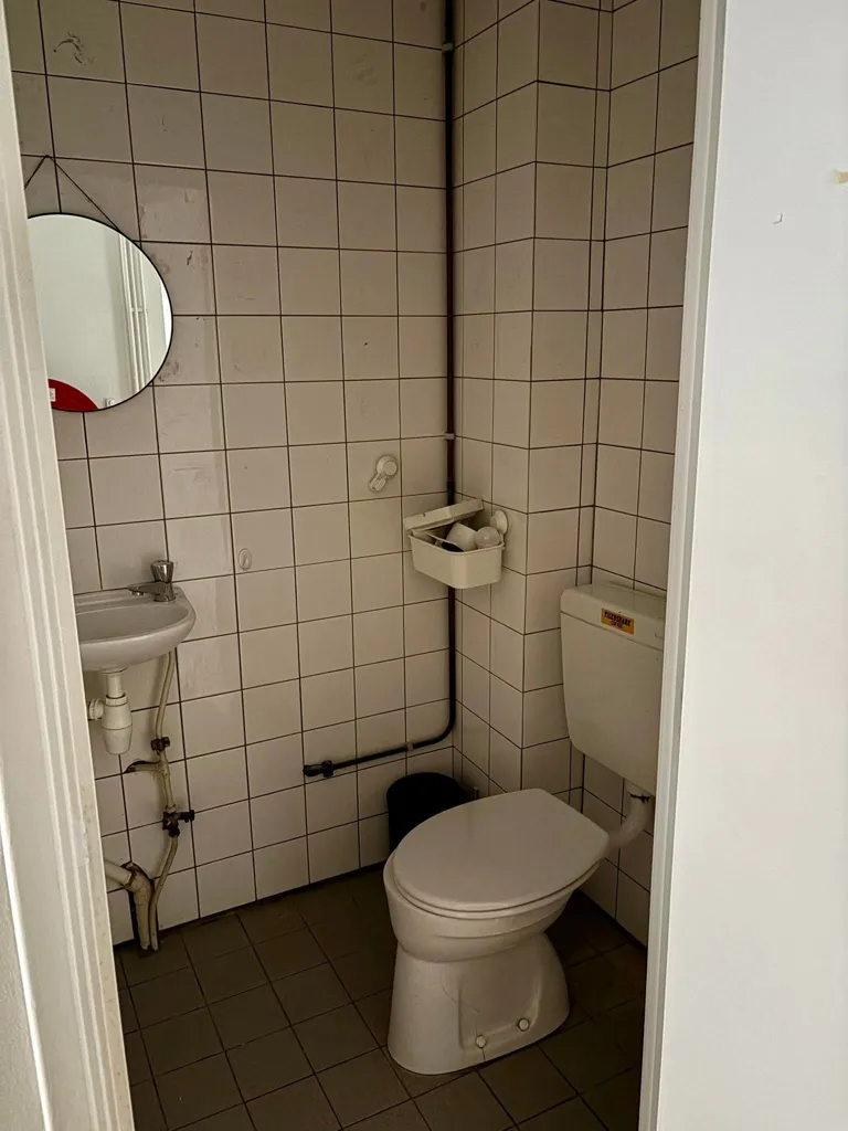 Salles de bain - Furnished Studio with Balcony in Rotterdam Vreewijk