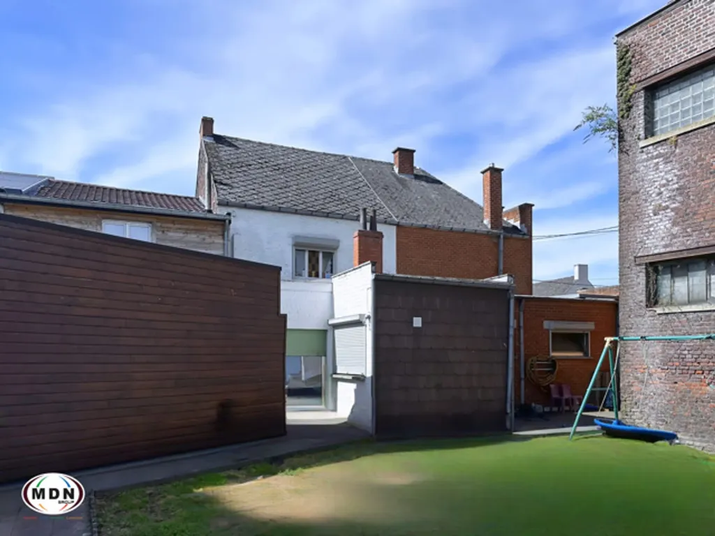 Jardin - Maison Atypique avec Jardin et Terrasse à Boussu