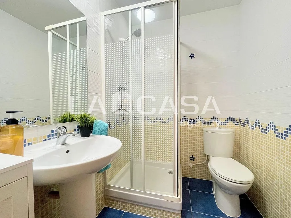 Baños - Dúplex con piscina y garaje en Badalona