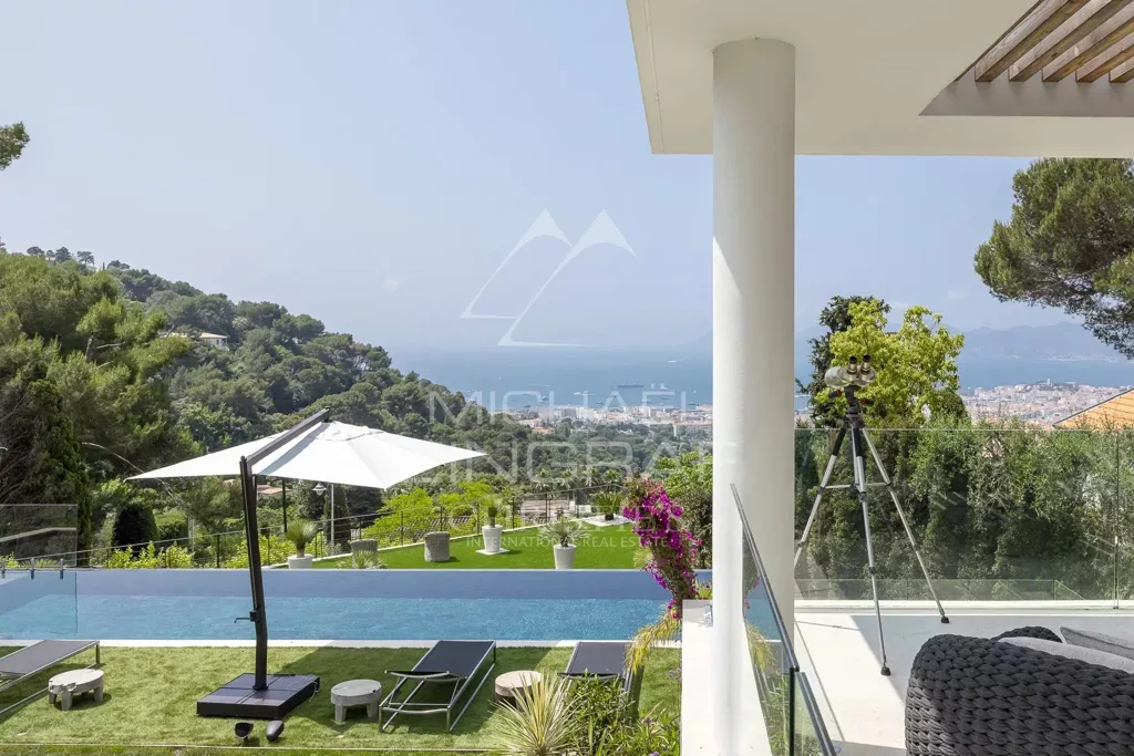 Piscine - Villa de luxe avec vue mer à Cannes