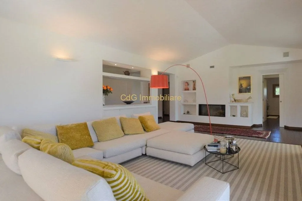 Elutuba - Contemporary Villa with Pool in Telti, Sardinia