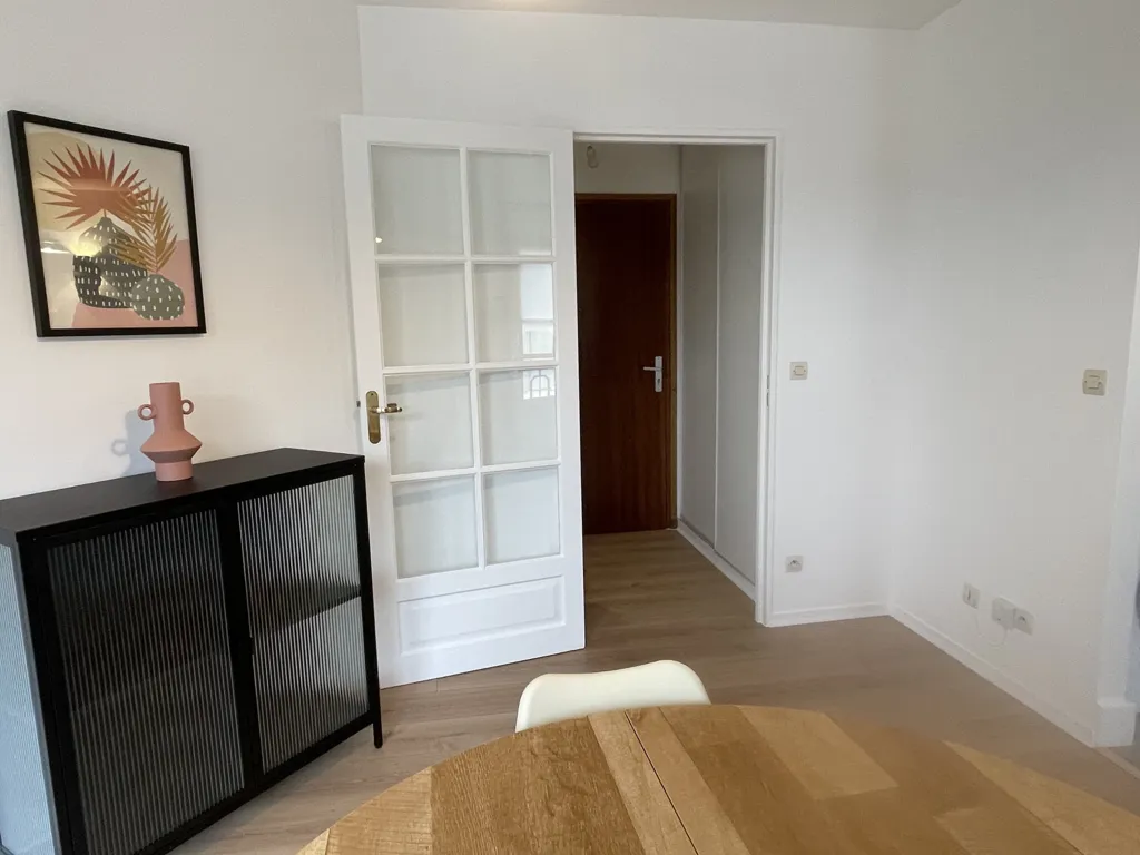 Söögituba - Meubled Studio with Balcony in City Centre
