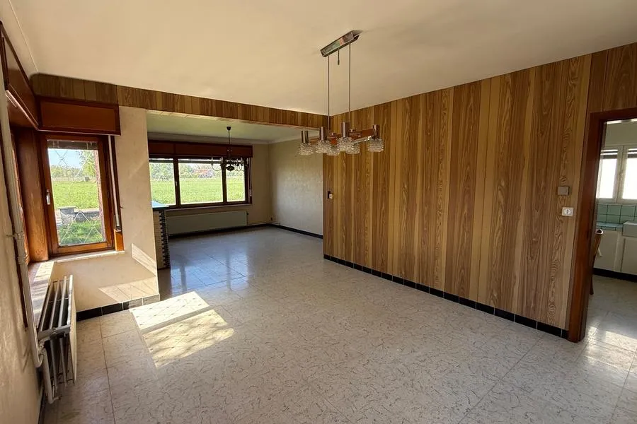 Living Room - Renovatable House with Garden in Baal