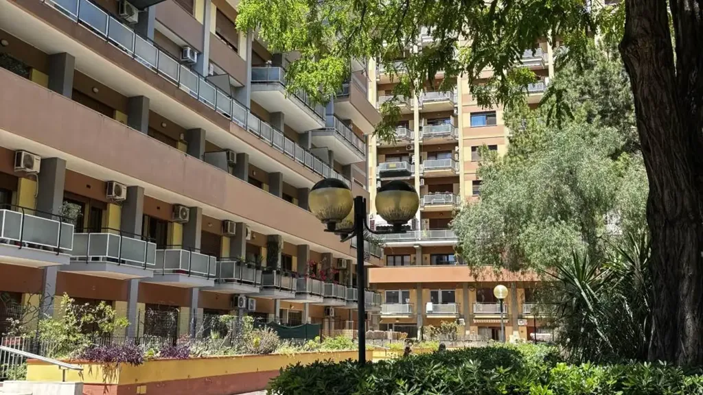 Balcon - Spacious Apartment with Balcony in Palermo