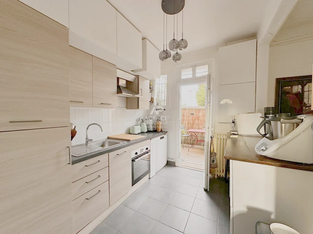 Cucina - Charming House with Terrace in Chaville Centre
