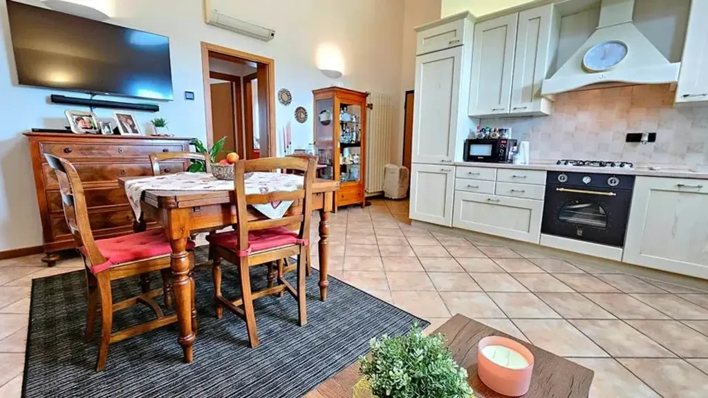 Söögituba - Trilocale with Garden View in Spilamberto