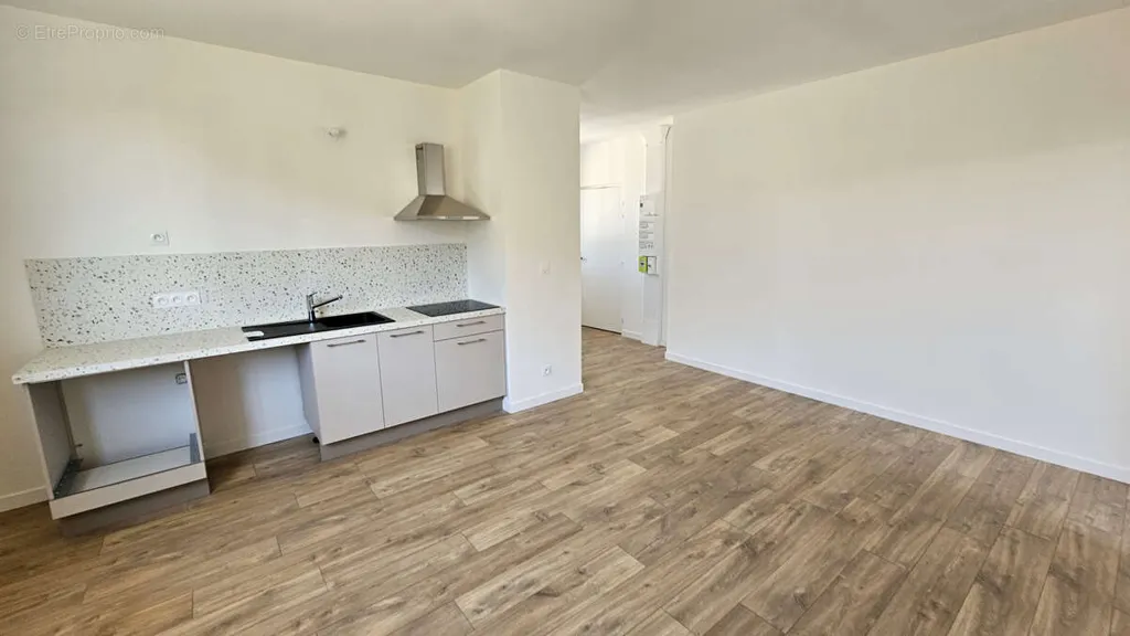 Cucina - Refurbished 2-Bed Flat with Parking in BUSCA
