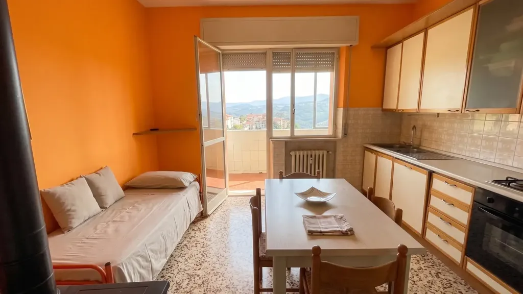 Köök - Apartment with Balcony and Garden in Pennabilli