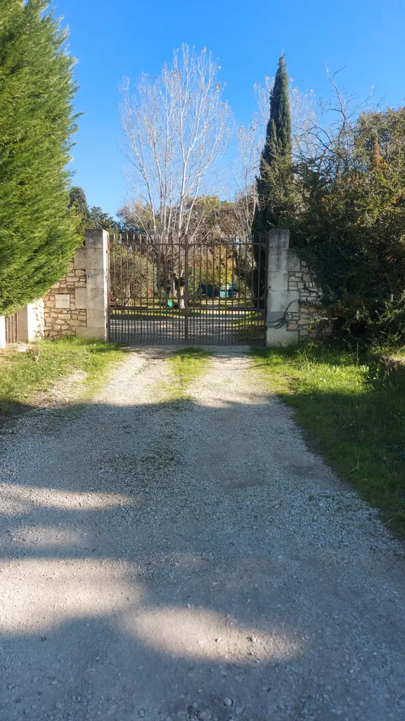 Välivaade - Villa with Pool and Gîte in Eyragues