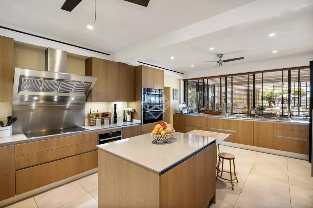 Cucina - Waterfront Villa with Pool in Ramatuelle