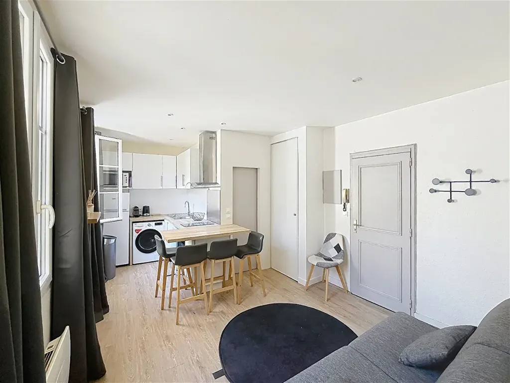 Séjour - Appartement Refait à Neuf avec Vue Cour à Bordeaux