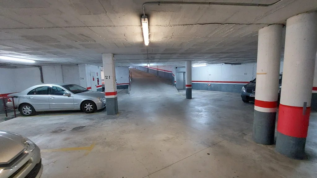 Garage - Parking Space with Automatic Gate in Vilanova