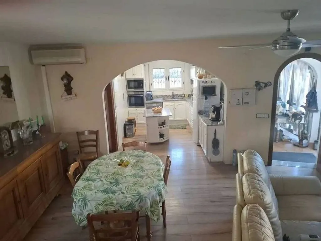 Söögituba - Chalet with Pool and Terrace in Miami Platja