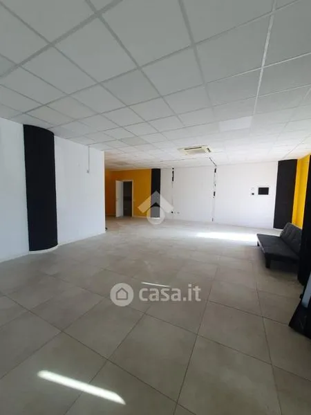 Pièces - Commercial Unit with Two Entrances in Avezzano