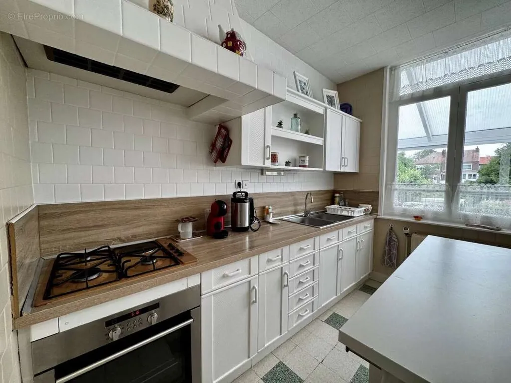 Cucina - House with Amenable Attic in Cambrai
