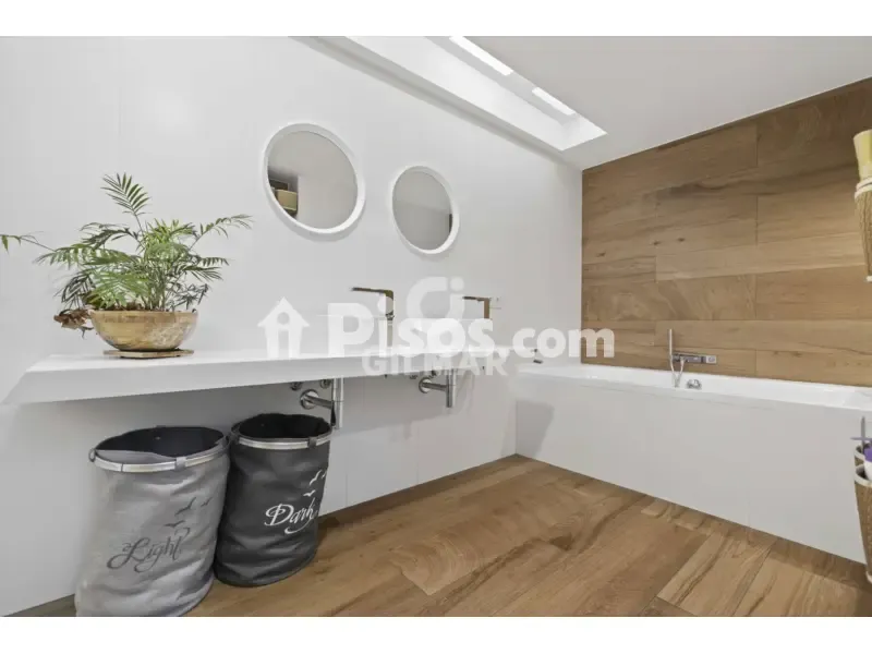 Salles de bain - Modern Chalet with Pool in Nervión