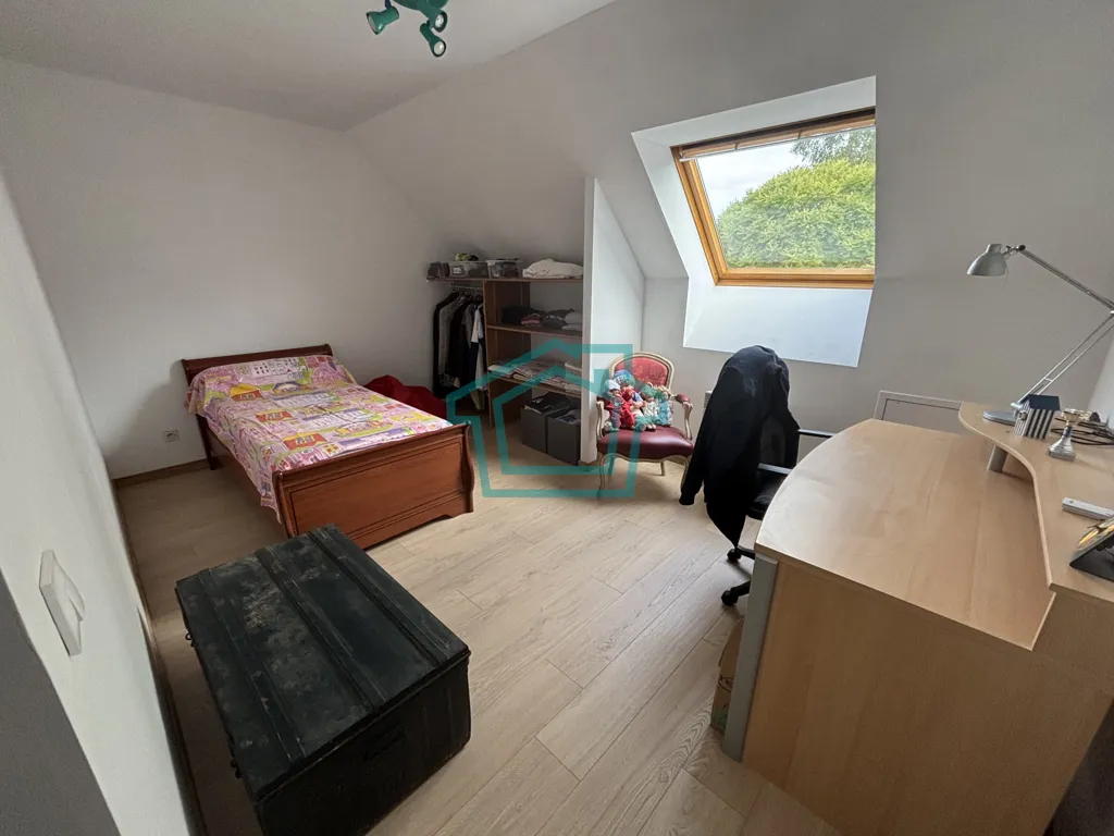 Chambres - Maison Individuelle avec Double Garage dans un Environnement Calme
