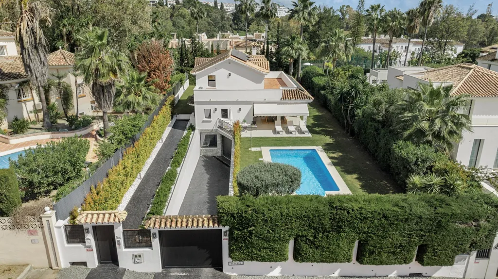 Vue aérienne - Luxury Villa with Pool in Nueva Andalucía